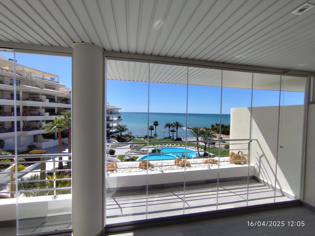 IQ Glass Curtains